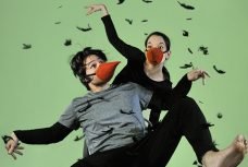 Les comediens Julie Renault et Etienne Thibeault dans une scene du spectacle L'enfant corbeau.