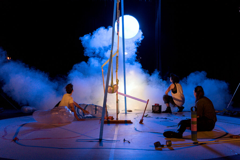 scoooootch! spectacle pour les 2 à 6 ans à la Maison Théâtre - Synthèse additive et Nouveaux Ballets du Nord-Pas-de-Calais