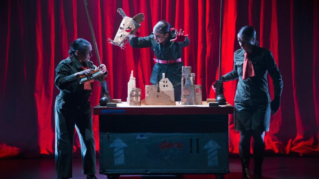 Mon conte de feu | à vélo entre les bombes qui tombent | par le Théâtre de la Pire Espèce | pour les jeunes de 10 à 17 ans | du 6 au 19 mars 2027