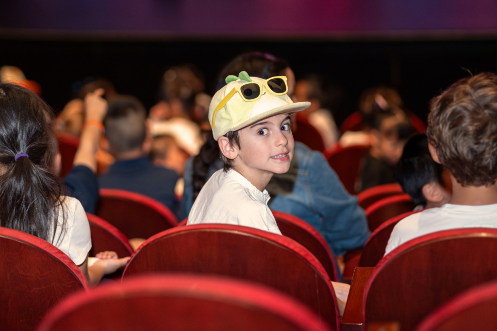 Enfant dans la salle principale